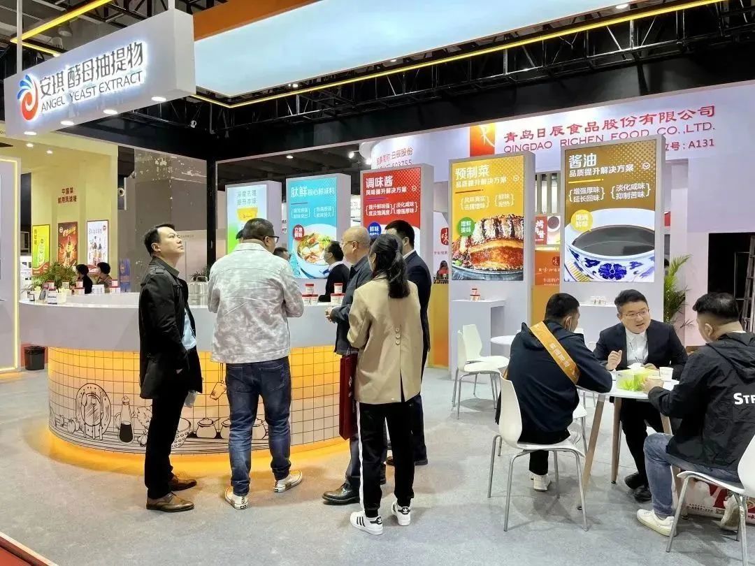 AG视讯酵母展位前来洽谈的参观者